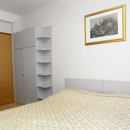 Studio Komiza 2429a * Vis