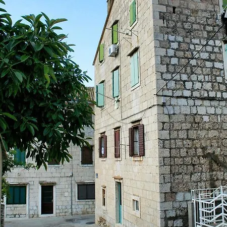 Studio Komiza 2429a